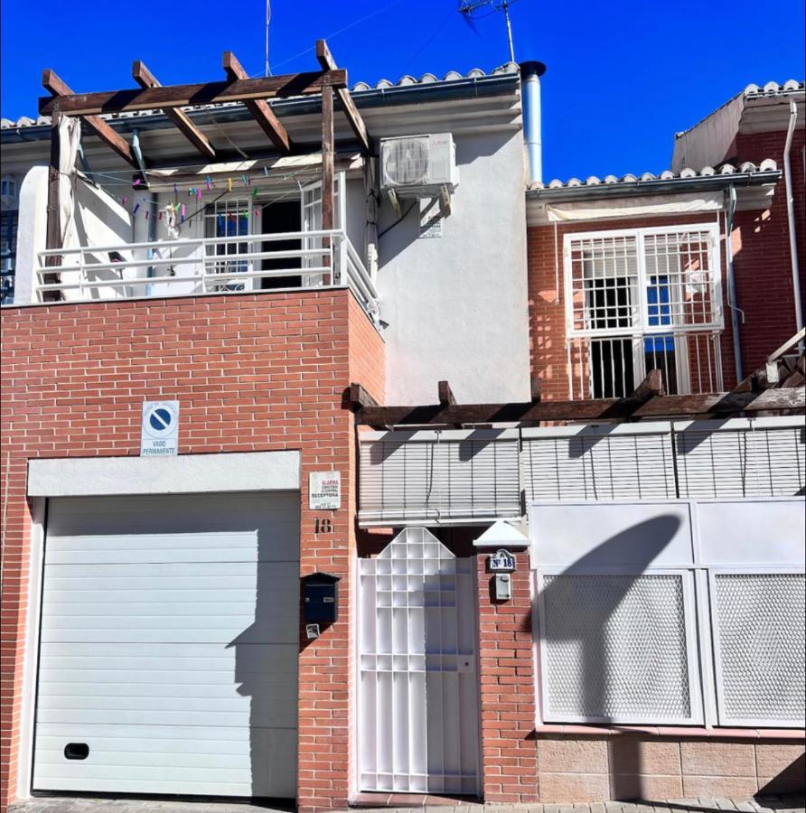 Апартаменты Casa Ideal Familias Y Grupos Con Balcones Exterior Soleada Patios Cerca Alhambra, Sierra Nevada, Rio Genil, Lancha Del Genil, Parque Llano Y Reloj Del Sol Con Barbacoas, Campo De Futbol, Circuito Gimnasia Гранада Экстерьер фото