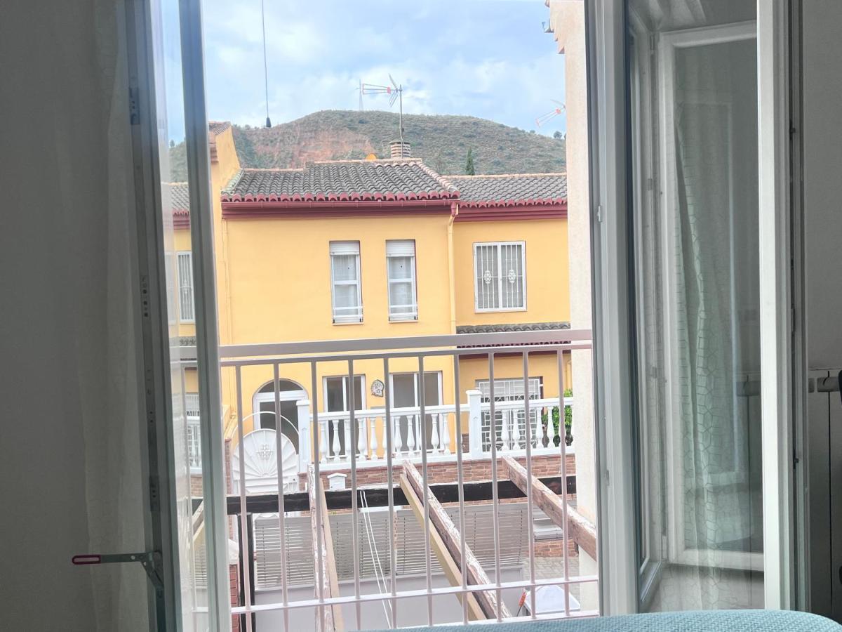 Апартаменты Casa Ideal Familias Y Grupos Con Balcones Exterior Soleada Patios Cerca Alhambra, Sierra Nevada, Rio Genil, Lancha Del Genil, Parque Llano Y Reloj Del Sol Con Barbacoas, Campo De Futbol, Circuito Gimnasia Гранада Экстерьер фото