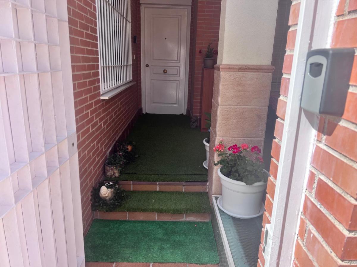 Апартаменты Casa Ideal Familias Y Grupos Con Balcones Exterior Soleada Patios Cerca Alhambra, Sierra Nevada, Rio Genil, Lancha Del Genil, Parque Llano Y Reloj Del Sol Con Barbacoas, Campo De Futbol, Circuito Gimnasia Гранада Экстерьер фото