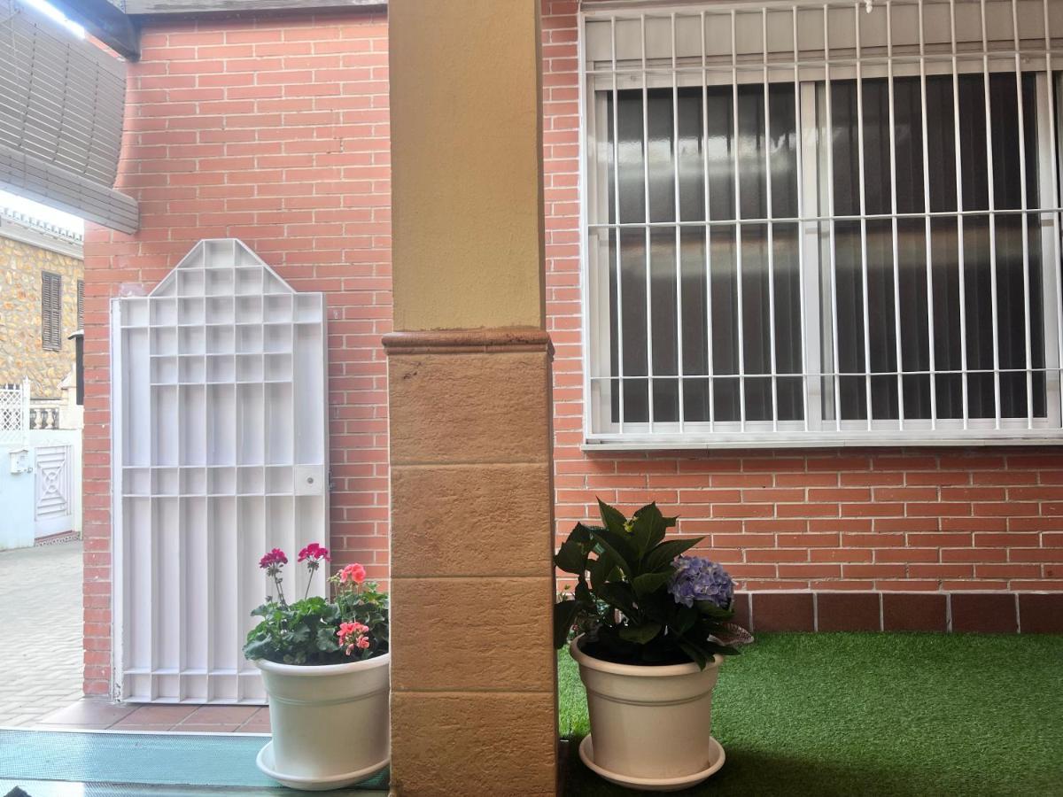 Апартаменты Casa Ideal Familias Y Grupos Con Balcones Exterior Soleada Patios Cerca Alhambra, Sierra Nevada, Rio Genil, Lancha Del Genil, Parque Llano Y Reloj Del Sol Con Barbacoas, Campo De Futbol, Circuito Gimnasia Гранада Экстерьер фото