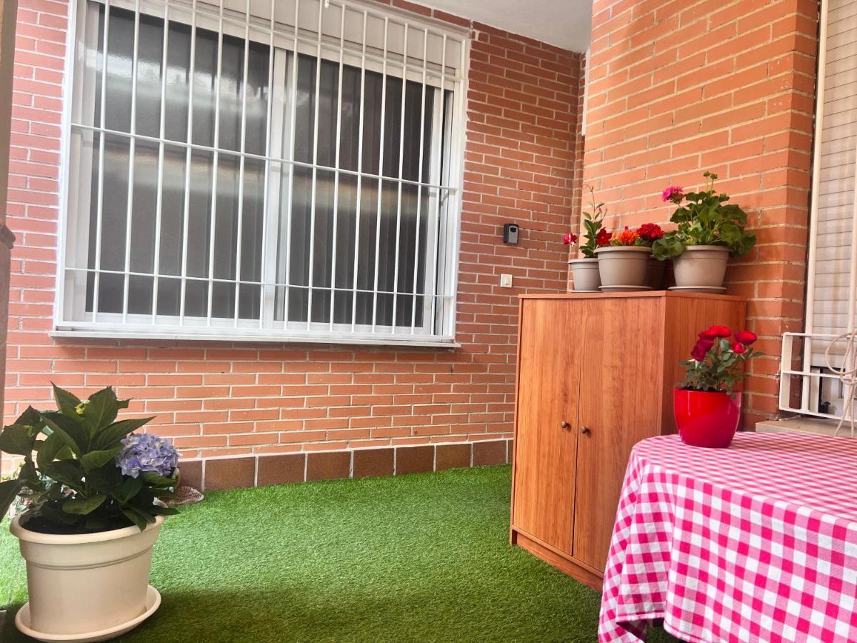 Апартаменты Casa Ideal Familias Y Grupos Con Balcones Exterior Soleada Patios Cerca Alhambra, Sierra Nevada, Rio Genil, Lancha Del Genil, Parque Llano Y Reloj Del Sol Con Barbacoas, Campo De Futbol, Circuito Gimnasia Гранада Экстерьер фото